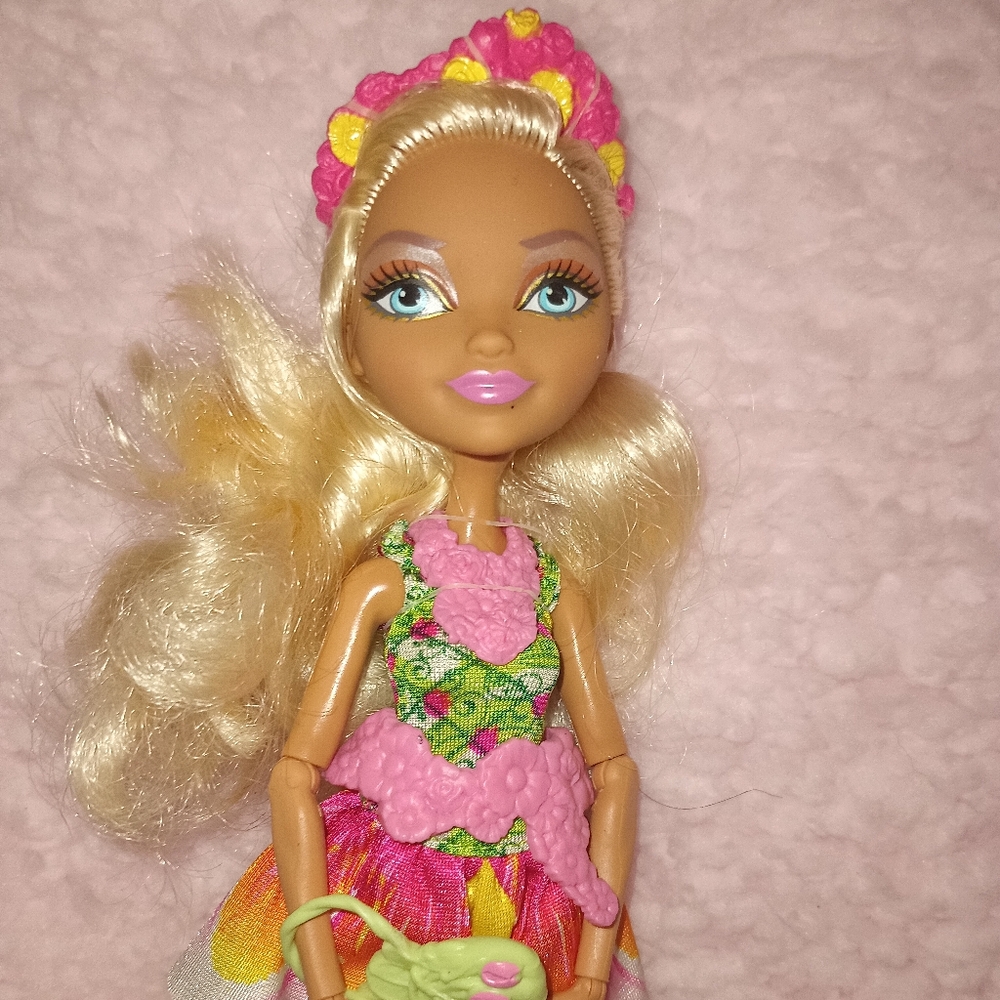 Nina Thumbell Ever After High Thumbelina Fairy Doll